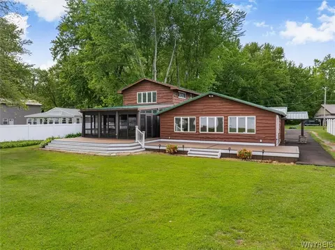 21 Lakeshore Dr, Constantia, NY 13044