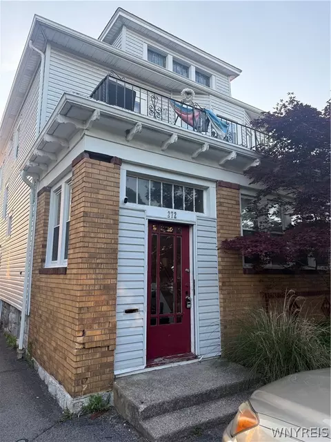 272 Commonwealth Ave, Buffalo, NY 14216