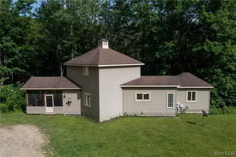 5464 Partridge Hill Rd, Great Valley, NY 14741
