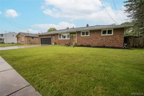 178 Bigelow Pl, Depew, NY 14043