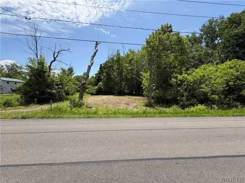 475 Kennedy Ave, Evans, NY 14006