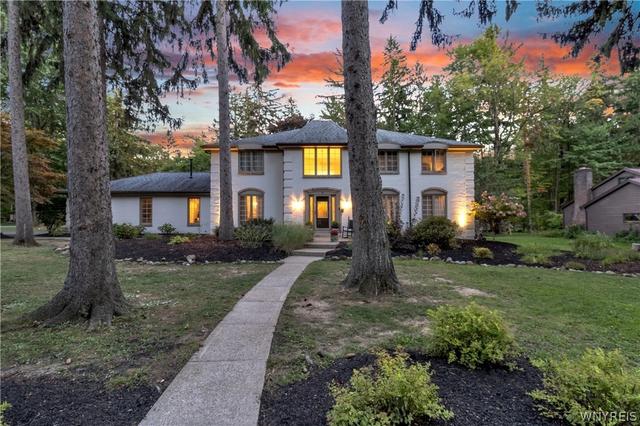 5 Greenwood Dr, Orchard Park, NY 14127