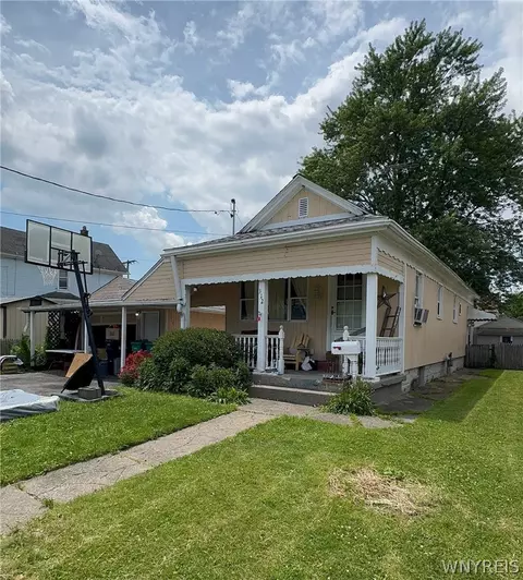 312 77th St, Niagara Falls, NY 14304