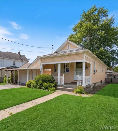 312 77th St, Niagara Falls, NY 14304