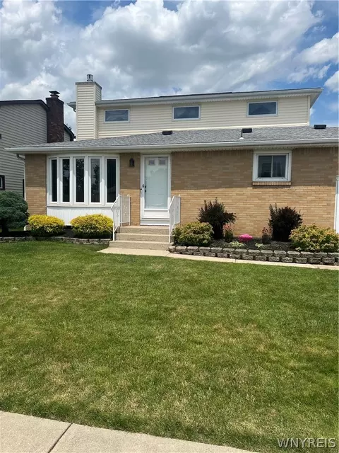 80 Knollwood Dr, Cheektowaga, NY 14227