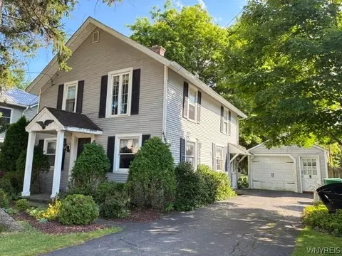 25 S Main St, Holland, NY 14080