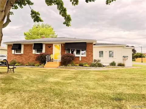 96 Della Dr, Lackawanna, NY 14218