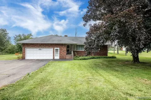 10413 Erie Rd, Irving, NY 14081