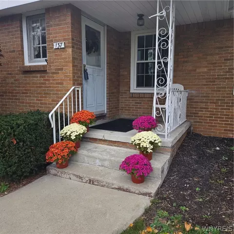 137 Cornwall Ave, Tonawanda, NY 14150