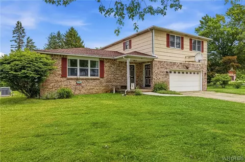 15 Glendale Ter, Orchard Park, NY 14127
