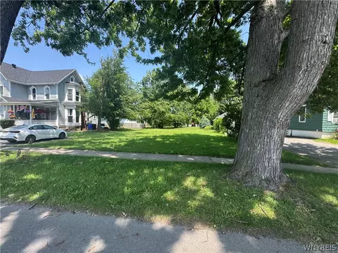 224 Eagle St, Ridgeway, NY 14103