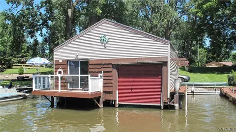 19 Canal Front Mayors Park, North Tonawanda, NY 14120