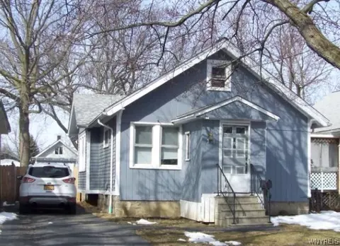 230 74, Niagara Falls, NY 14304