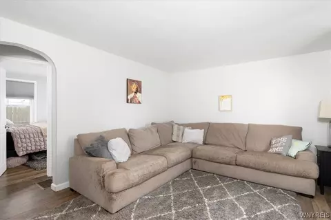 8116 Lindbergh Ave, Niagara Falls, NY 14304