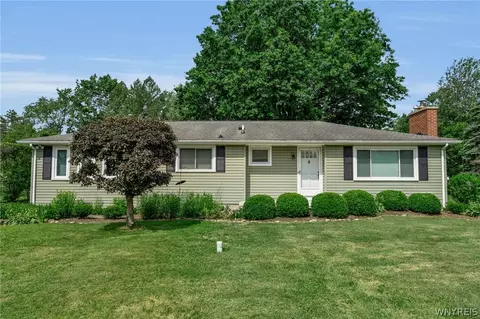 1320 Girdle Rd, Elma, NY 14059