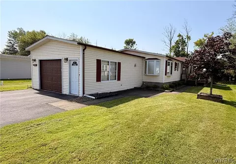 6220 Corwin Sta, Newfane, NY 14108