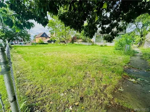1960 Cudaback Ave, Niagara Falls, NY 14303