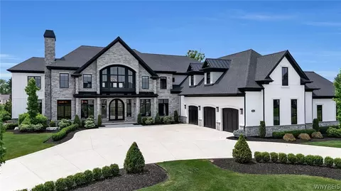 5534 Herons Gln, Clarence, NY 14031