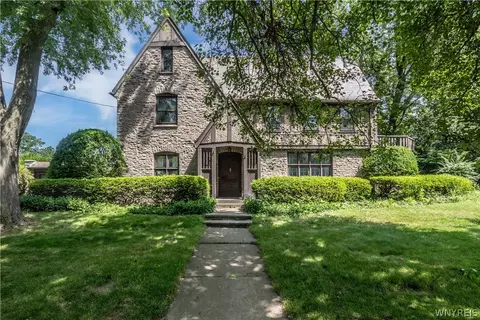 910 James Ave, Niagara Falls, NY 14305
