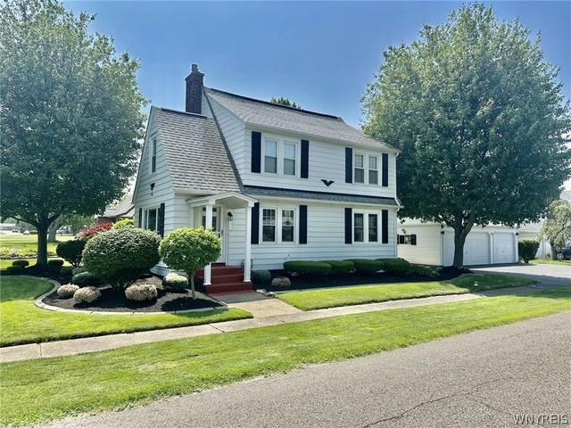 2921 Shenandoah Dr, Hamburg, NY 14075