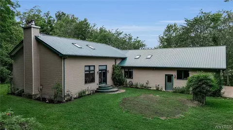 1589 Bailey Rd, Bennington, NY 14037