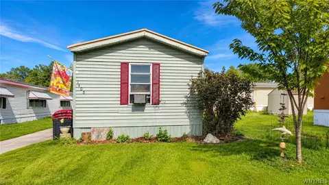 1408 Elderberry Pl, Niagara Falls, NY 14304