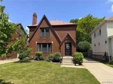 63 Washington Ave, Kenmore, NY 14217