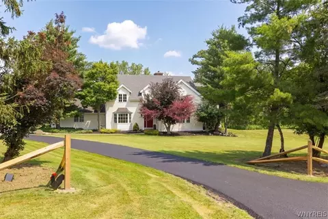 40 W Gate Dr, Aurora, NY 14052 photo 1