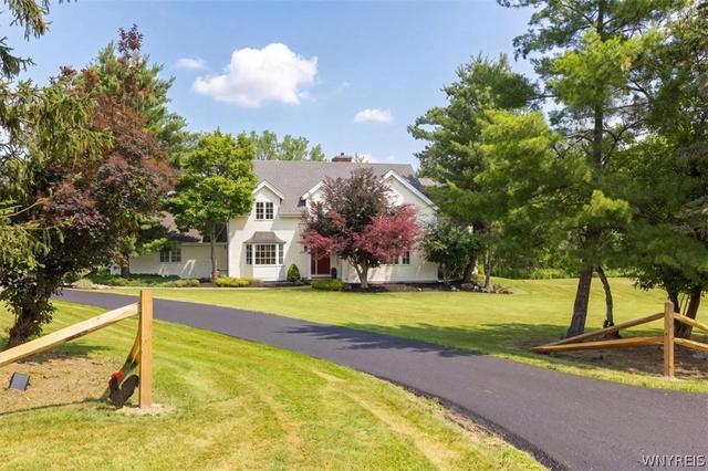 40 W Gate Dr, Aurora, NY 14052