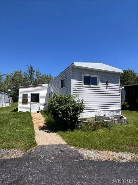 11922 Buckwheat Rd, Alden, NY 14004