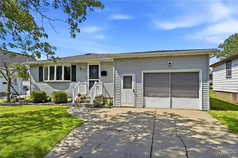 92 Sprucewood Dr, Cheektowaga, NY 14227