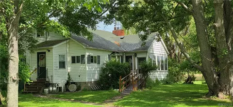 7091 Rapids Rd, Lockport, NY 14094