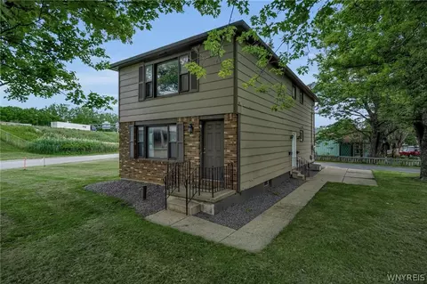 590 Potters Rd, West Seneca, NY 14224
