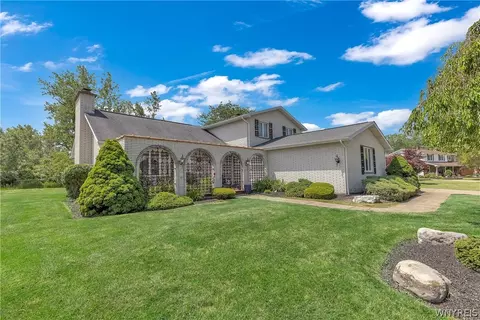 32 Brookedge Rd, Depew, NY 14043