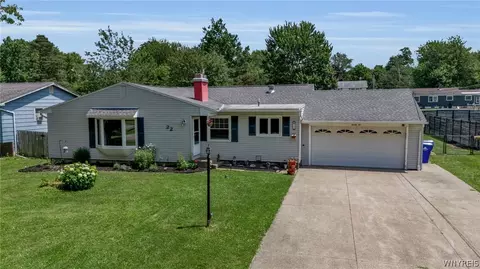 22 Franklin Dr, Evans, NY 14006