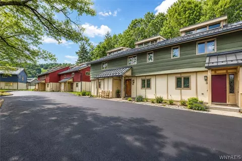 39 Alpine Mdws #39, Ellicottville, NY 14731