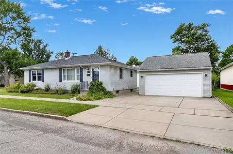 9920 Moschel Ct, Niagara Falls, NY 14304