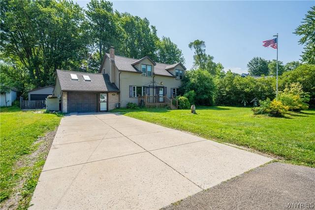6937 Wellington Dr, Evans, NY 14047