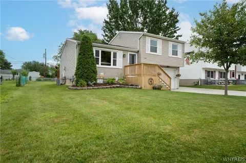 4252 Glenwillow Dr, Hamburg, NY 14075
