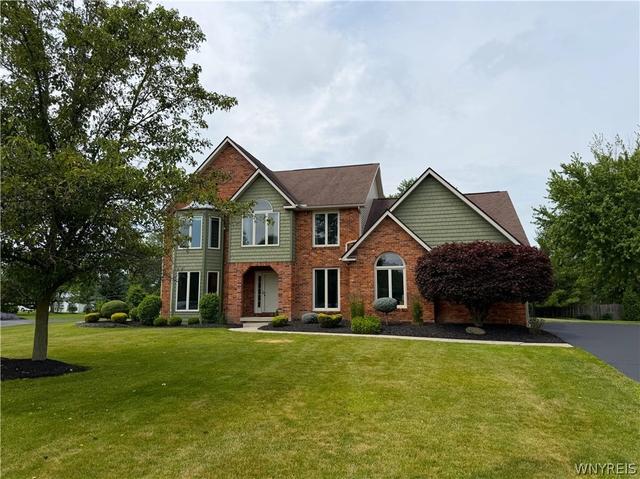 6110 Meadow Lakes Dr, East Amherst, NY 14051