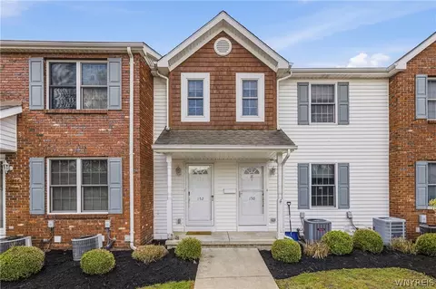 152 Olde Stone Ln, Lancaster, NY 14086