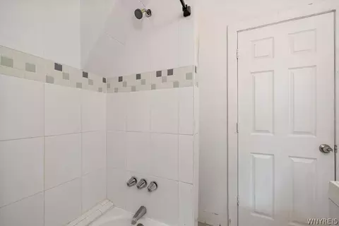 104 Pershing Ave, Buffalo, NY 14211 photo 9