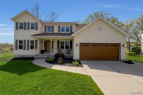 49 Ruby Ln, East Amherst, NY 14051