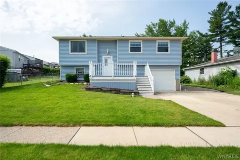3933 Sharondale Dr, Hamburg, NY 14075