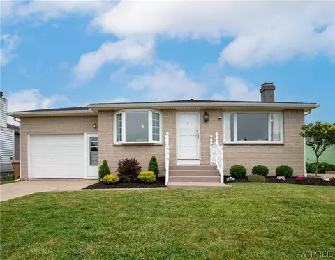 48 Castlewood Dr, Cheektowaga, NY 14227