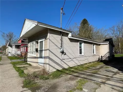 245 Clinton St, Lockport, NY 14094