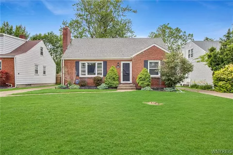 224 Paramount Pkwy, Buffalo, NY 14223