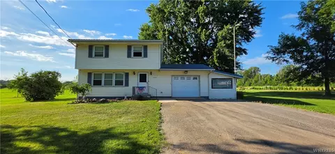 11307 Slade Rd, Ridgeway, NY 14103