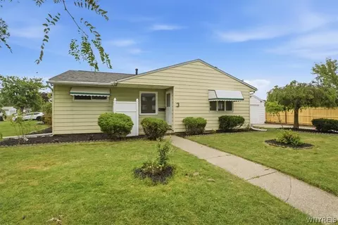 3 Winkler Dr, Tonawanda, NY 14150