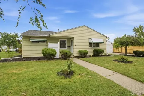 3 Winkler Dr, Tonawanda, NY 14150